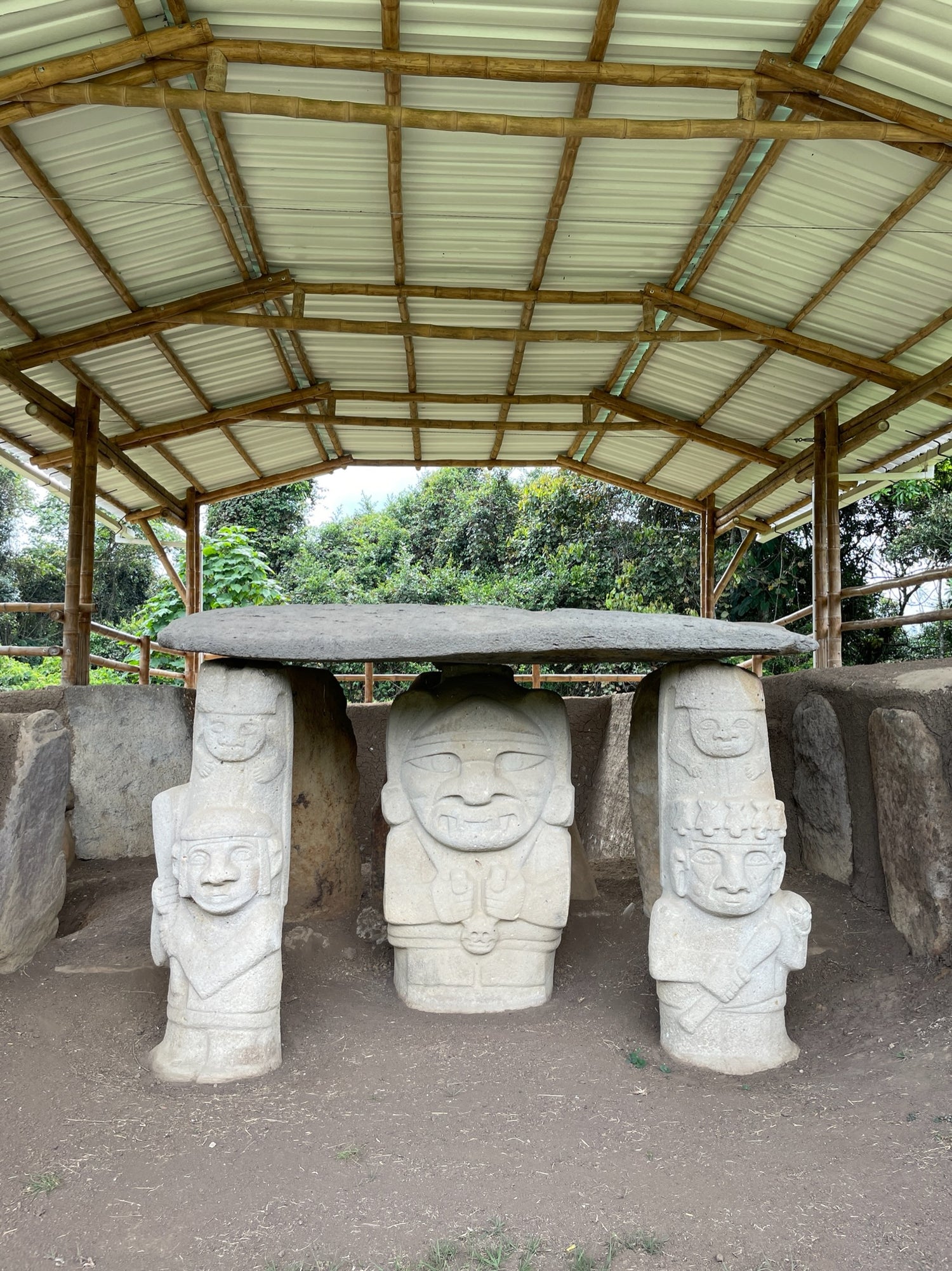 Steinstatuen im Archäologischen Park von San Agustín, Kolumbien – kulturelles Highlight auf der Cofitur-Kaffeereise in Huila; Origintrips mit Vera Richartz und Frederic Bertolone